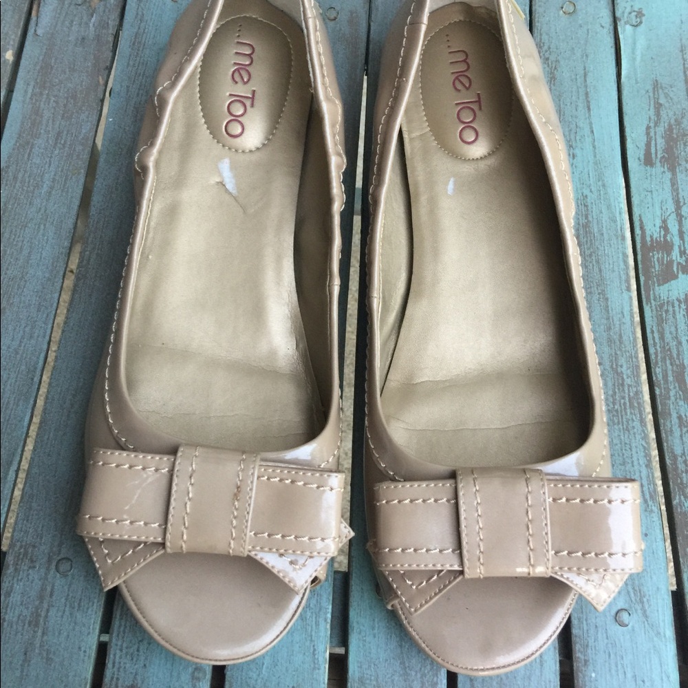 Women's me Too Beige Open Toe Flats Size 9.5M EUC